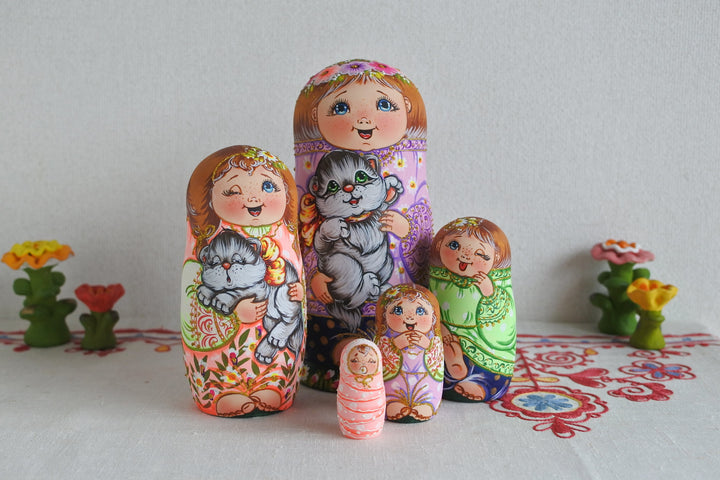 リディヤ・ヴィシュニャフスカのマトリョーシカ　ジューコフ家の猫　5P