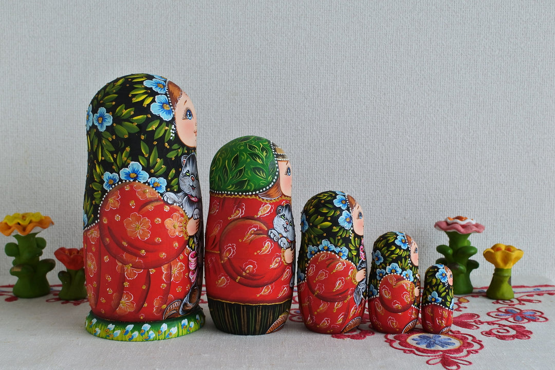 リディヤ・ヴィシュニャフスカのマトリョーシカ　ディミトロフ家の猫　5P