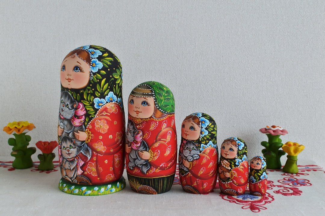 リディヤ・ヴィシュニャフスカのマトリョーシカ　ディミトロフ家の猫　5P