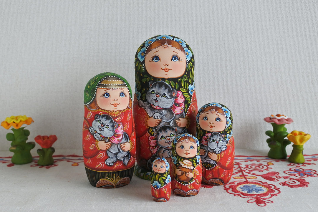 リディヤ・ヴィシュニャフスカのマトリョーシカ　ディミトロフ家の猫　5P