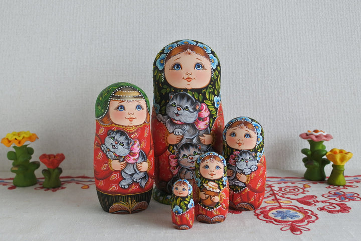 リディヤ・ヴィシュニャフスカのマトリョーシカ　ディミトロフ家の猫　5P