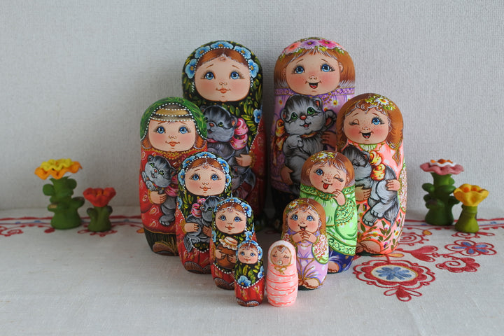 リディヤ・ヴィシュニャフスカのマトリョーシカ　ディミトロフ家の猫　5P
