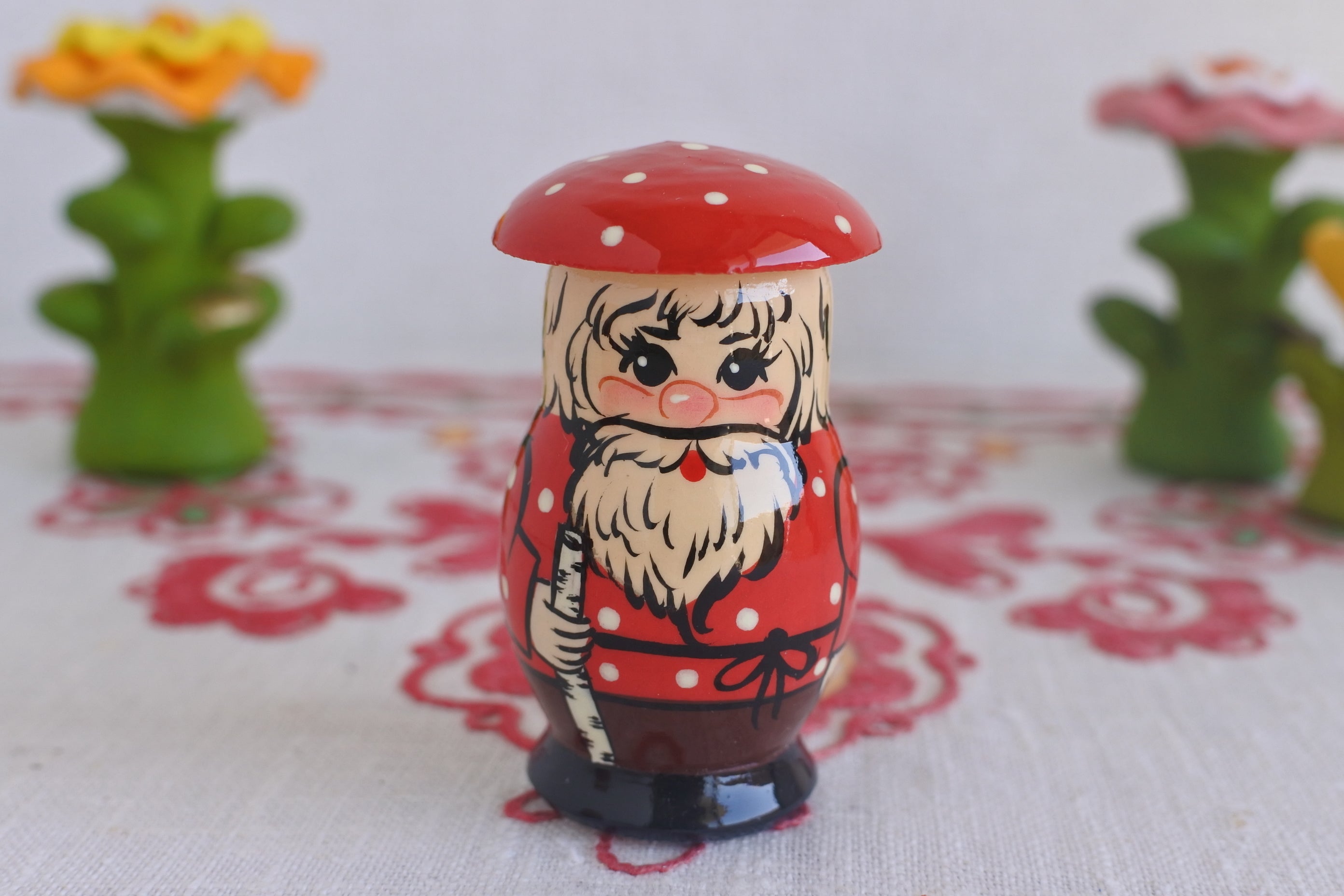 ロシア民芸品 木の人形 きのこジイ 森の妖精 ロシア雑貨いりえのほとり