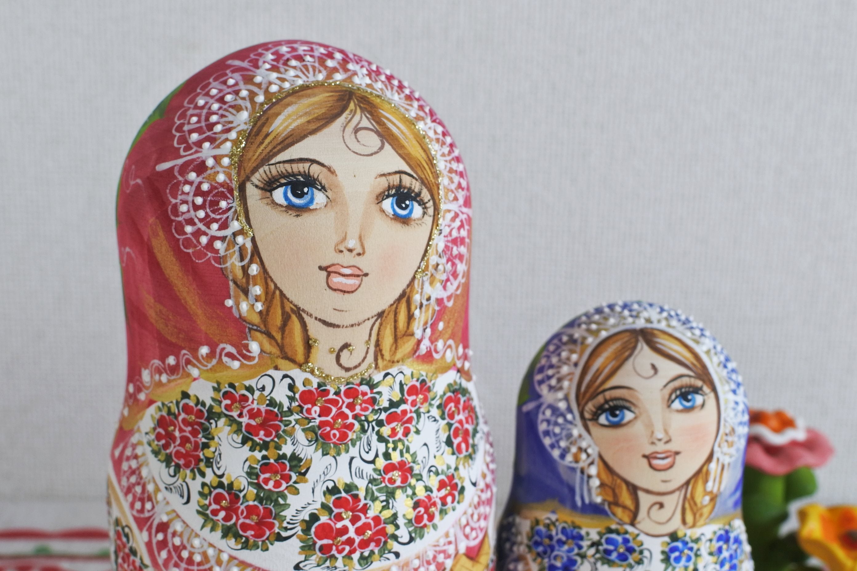 ロシア民芸品 マトリョーシカ 大きめの5ピース ロシア民族楽器