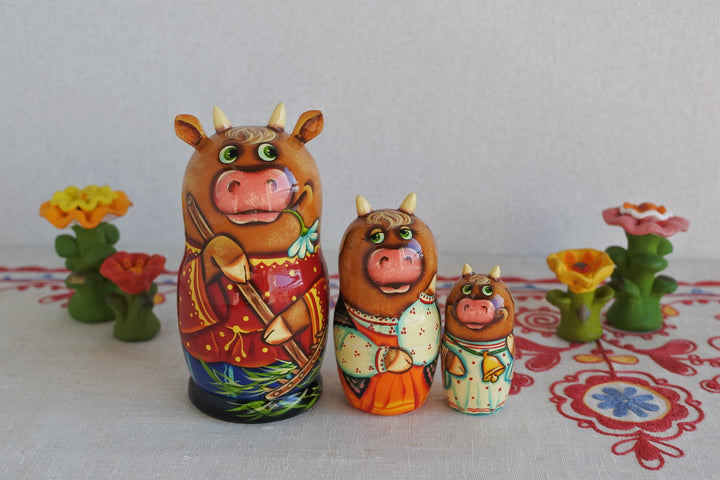 マトリョーシカ　ウシさんの草刈り3P