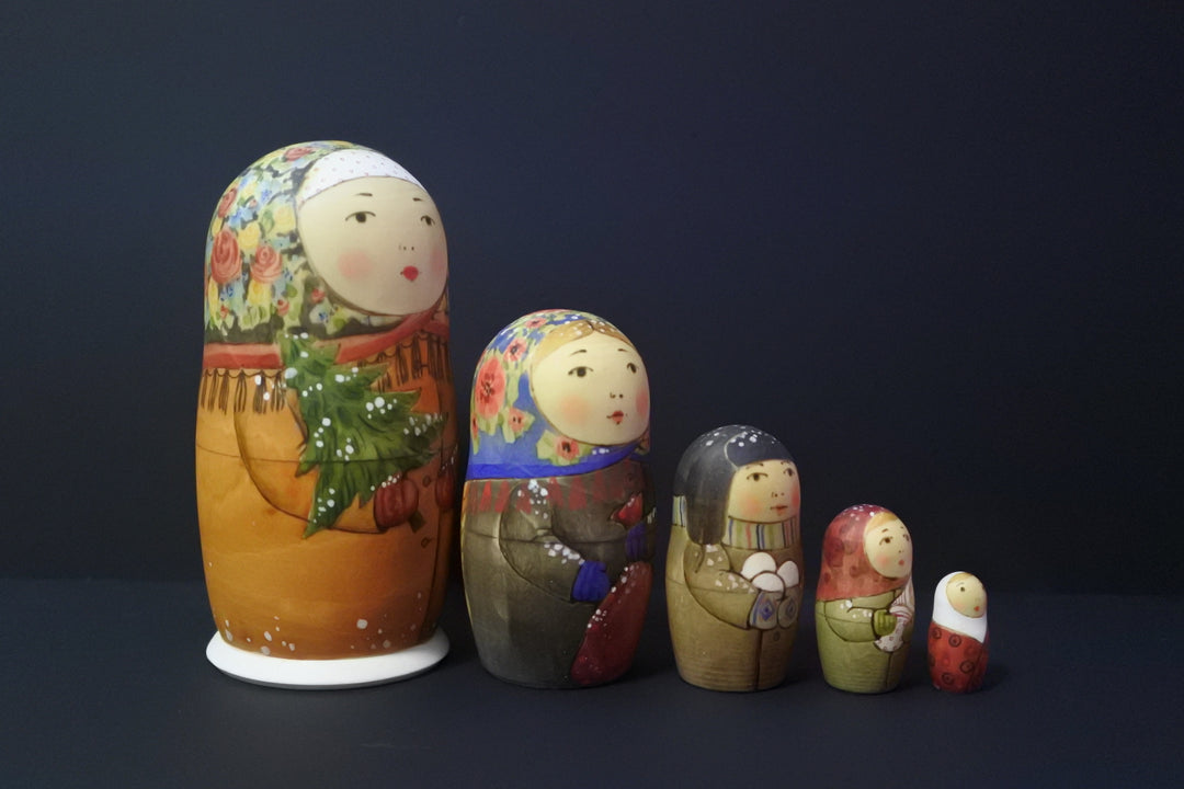 オーリャ・ロバノワのクリスマスマトリョーシカ　雪道　5P