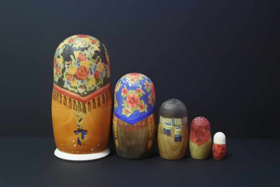 オーリャ・ロバノワのクリスマスマトリョーシカ　雪道　5P