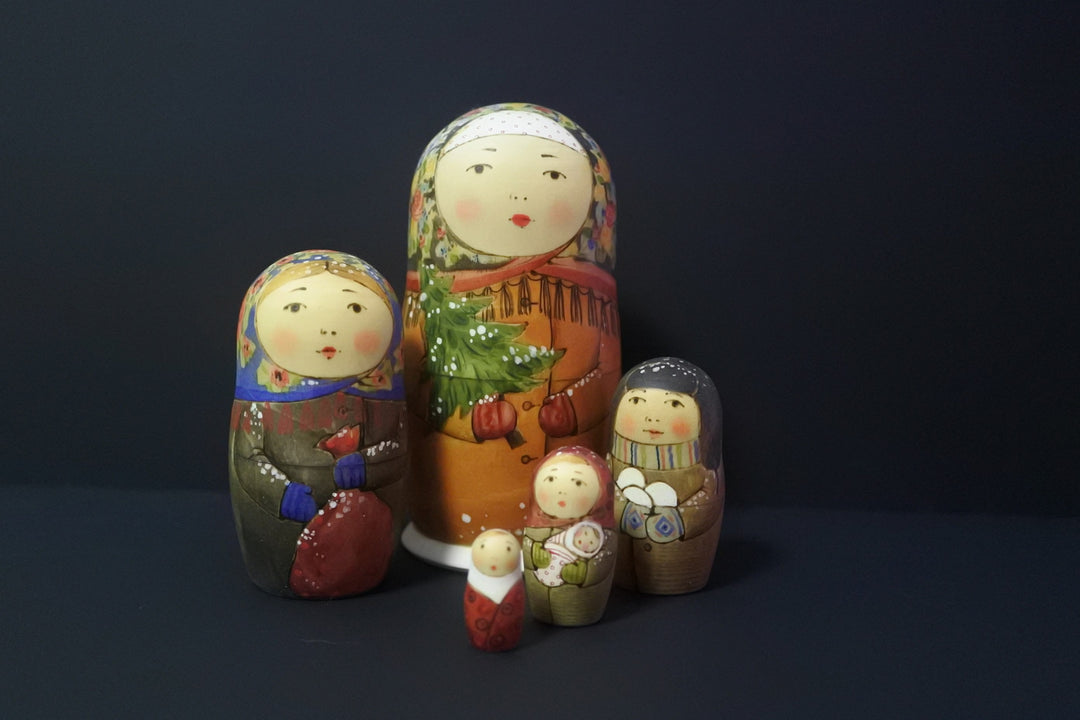 オーリャ・ロバノワのクリスマスマトリョーシカ　雪道　5P