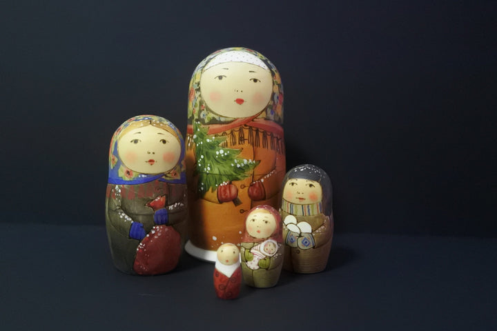 オーリャ・ロバノワのクリスマスマトリョーシカ　雪道　5P