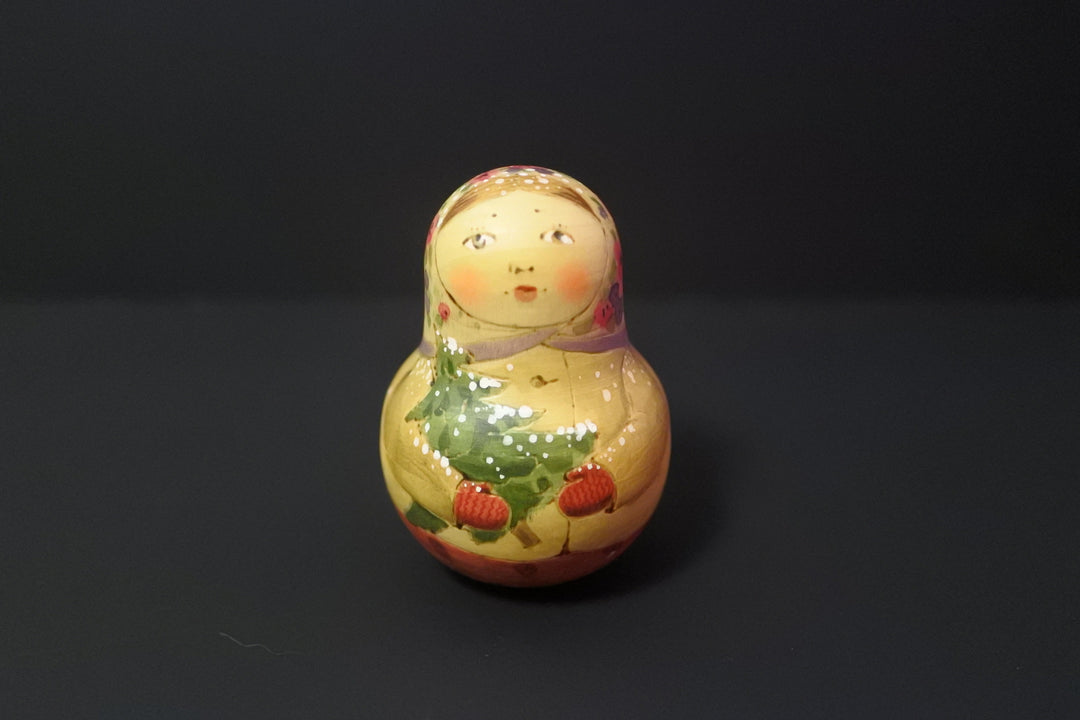 オーリャ・ロバノワの起き上がりこぼし   赤いミトンの女の子