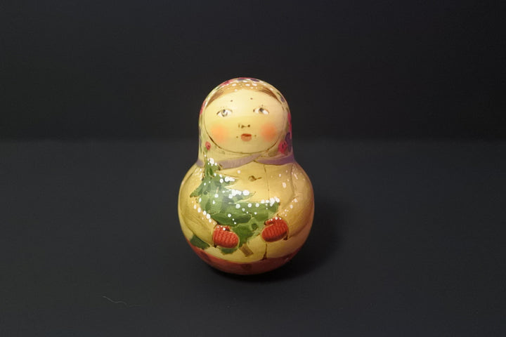 オーリャ・ロバノワの起き上がりこぼし   赤いミトンの女の子