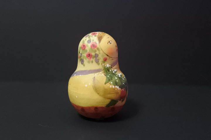 オーリャ・ロバノワの起き上がりこぼし   赤いミトンの女の子