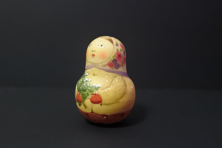 オーリャ・ロバノワの起き上がりこぼし   赤いミトンの女の子