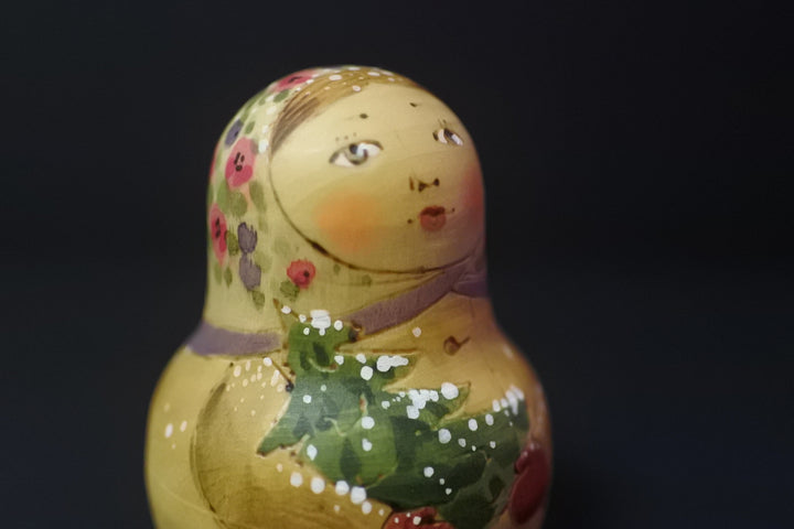 オーリャ・ロバノワの起き上がりこぼし   赤いミトンの女の子