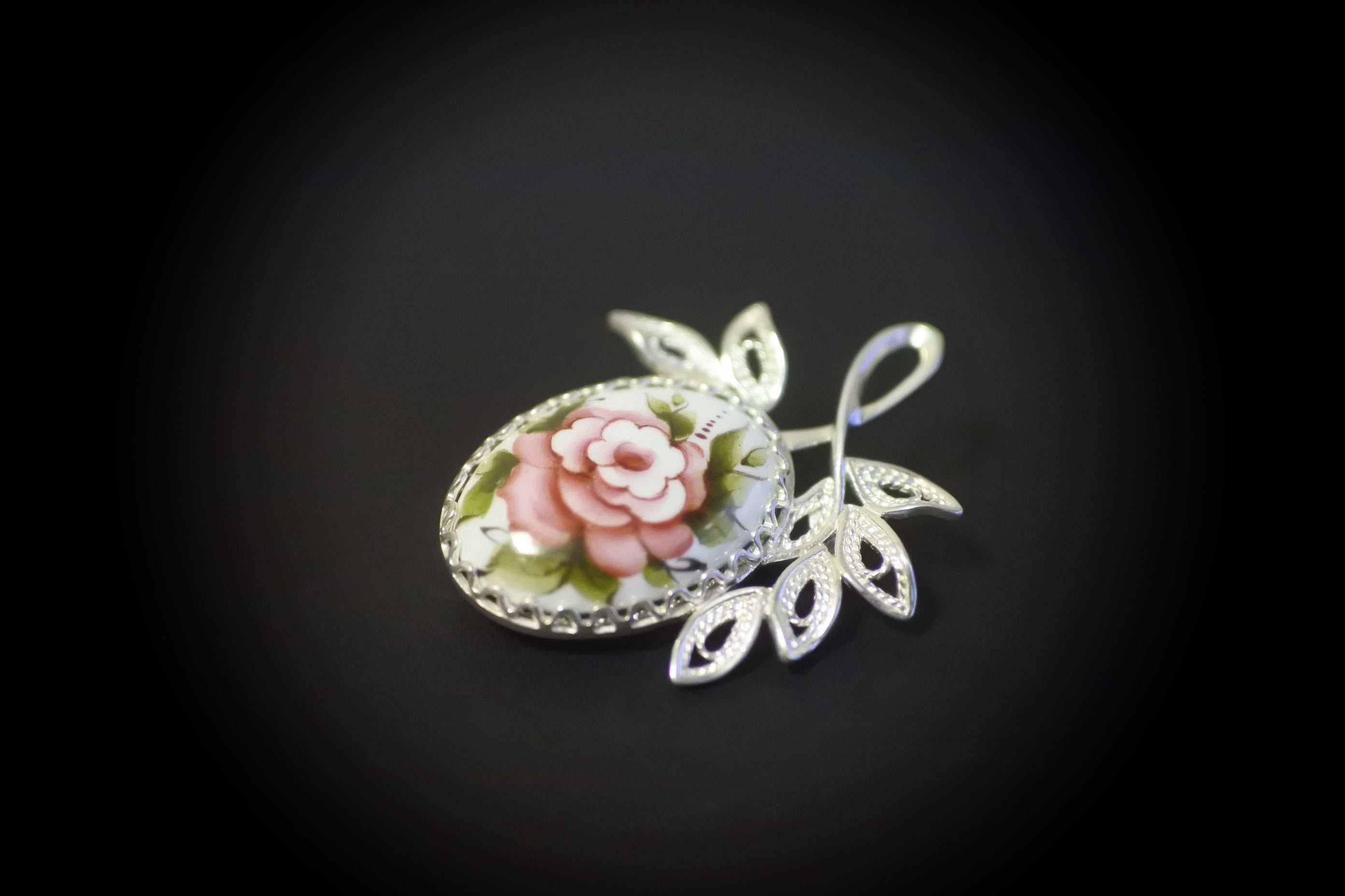 エナメル細工フィニフティ ブローチ ローズ 薔薇 アクセサリー ロシア