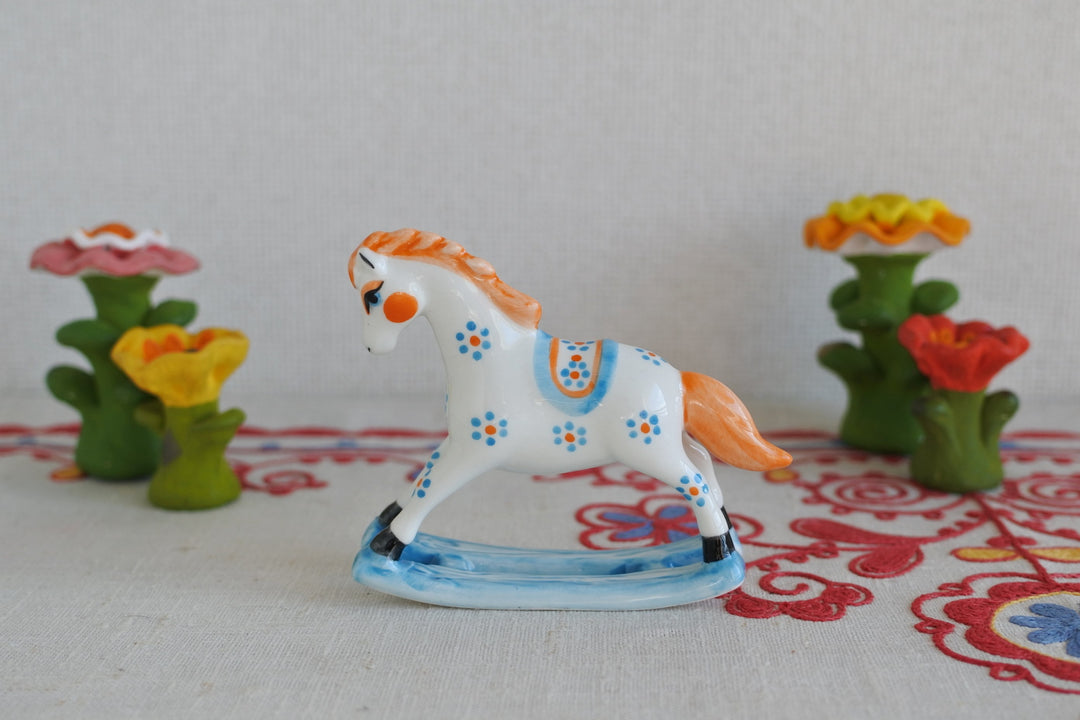 ドミトリー・バリノフの陶磁器工房　揺り馬　2026干支午