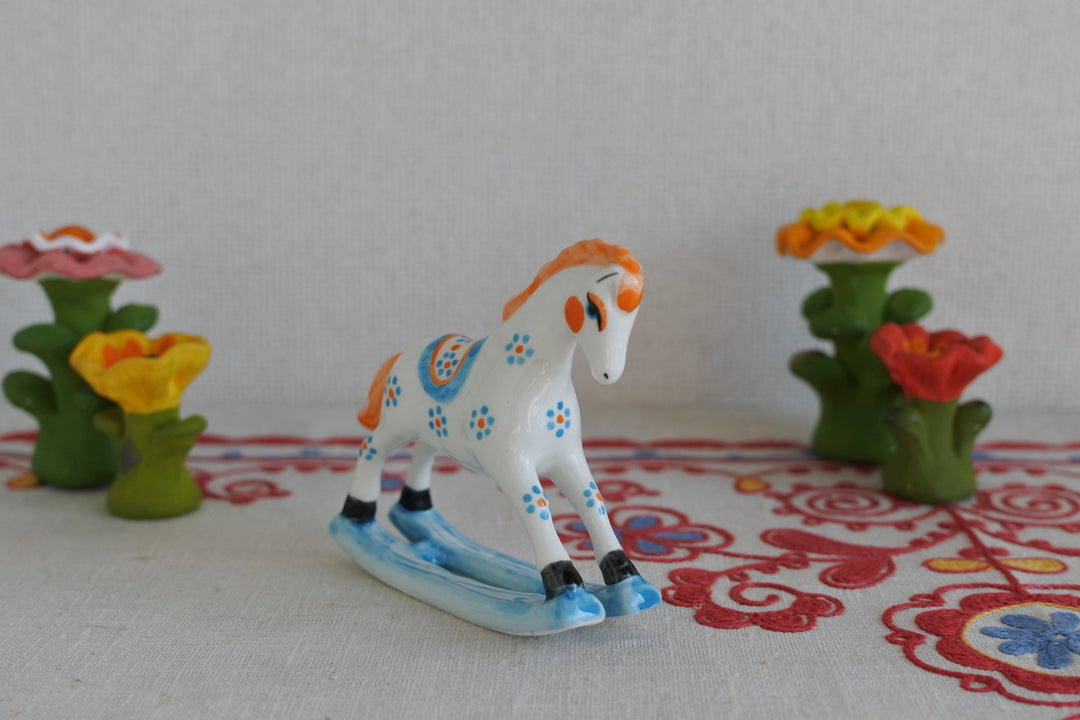 ドミトリー・バリノフの陶磁器工房　揺り馬　2026干支午