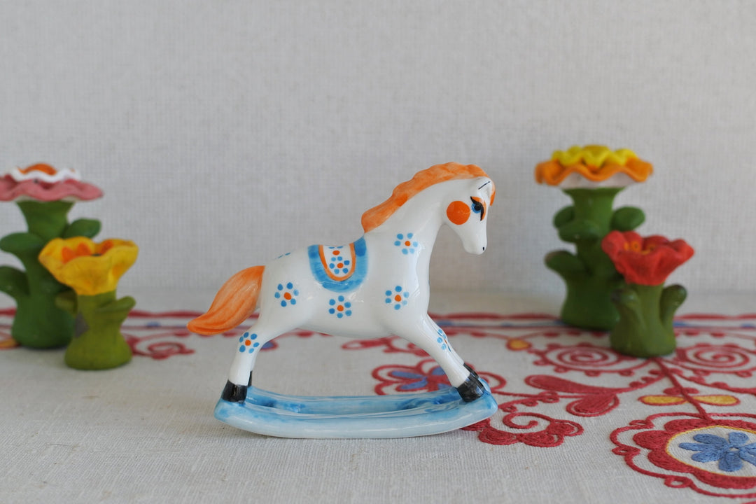 ドミトリー・バリノフの陶磁器工房　揺り馬　2026干支午