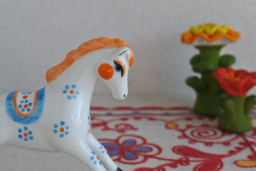 ドミトリー・バリノフの陶磁器工房　揺り馬　2026干支午