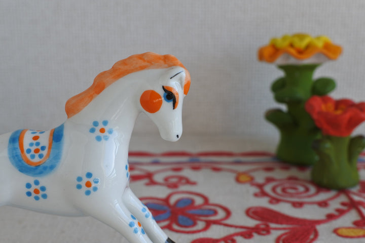 ドミトリー・バリノフの陶磁器工房　揺り馬　2026干支午