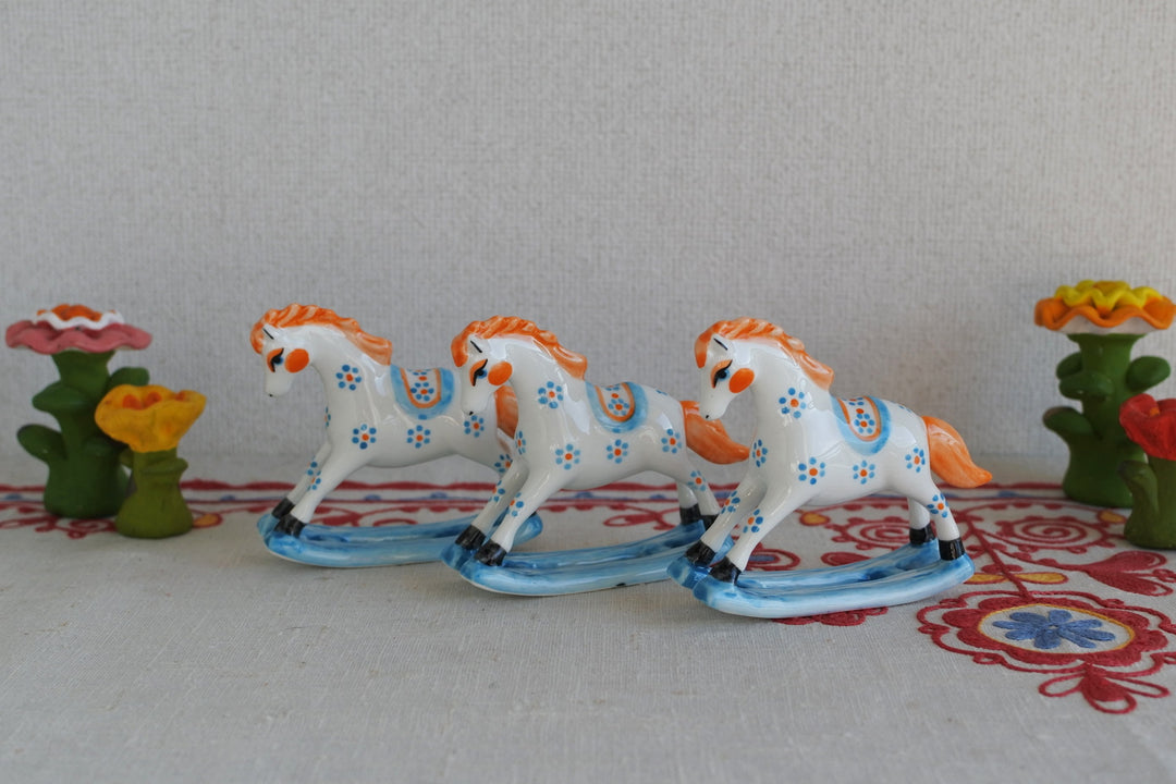 ドミトリー・バリノフの陶磁器工房　揺り馬　2026干支午