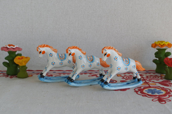 ドミトリー・バリノフの陶磁器工房　揺り馬　2026干支午