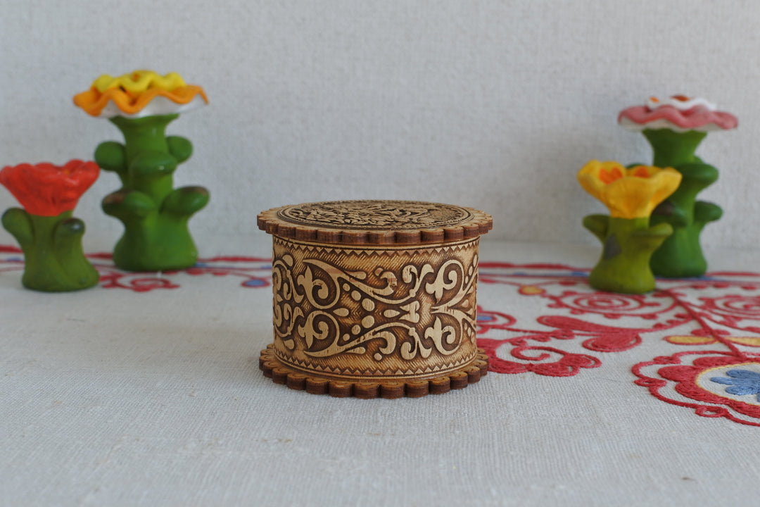 白樺細工ベレスタ　小箱　シベリアヒメハナバチ