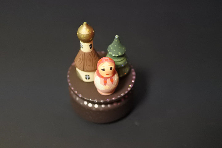 オーリャ・ロバノワのクリスマスの小箱　ココア色