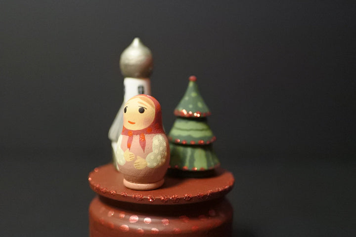 オーリャ・ロバノワのクリスマスの小箱　ボルドー色