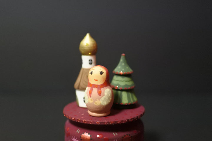 オーリャ・ロバノワのクリスマスの小箱　ワインレッド色