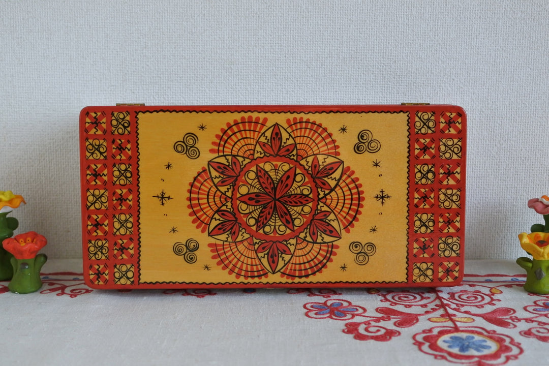 アルハンゲリスクの木箱　メゼン塗　　メゼンの馬