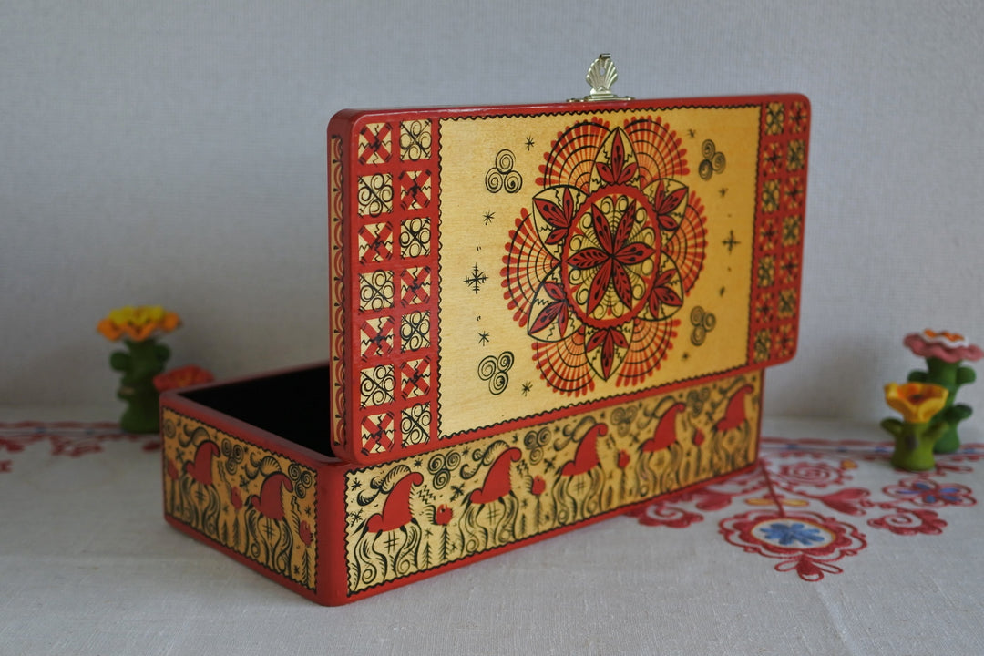 アルハンゲリスクの木箱　メゼン塗　　メゼンの馬