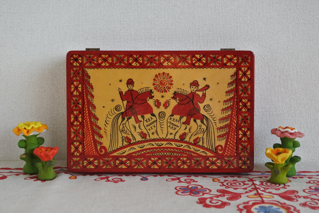 アルハンゲリスクの木箱　メゼン塗　赤い馬