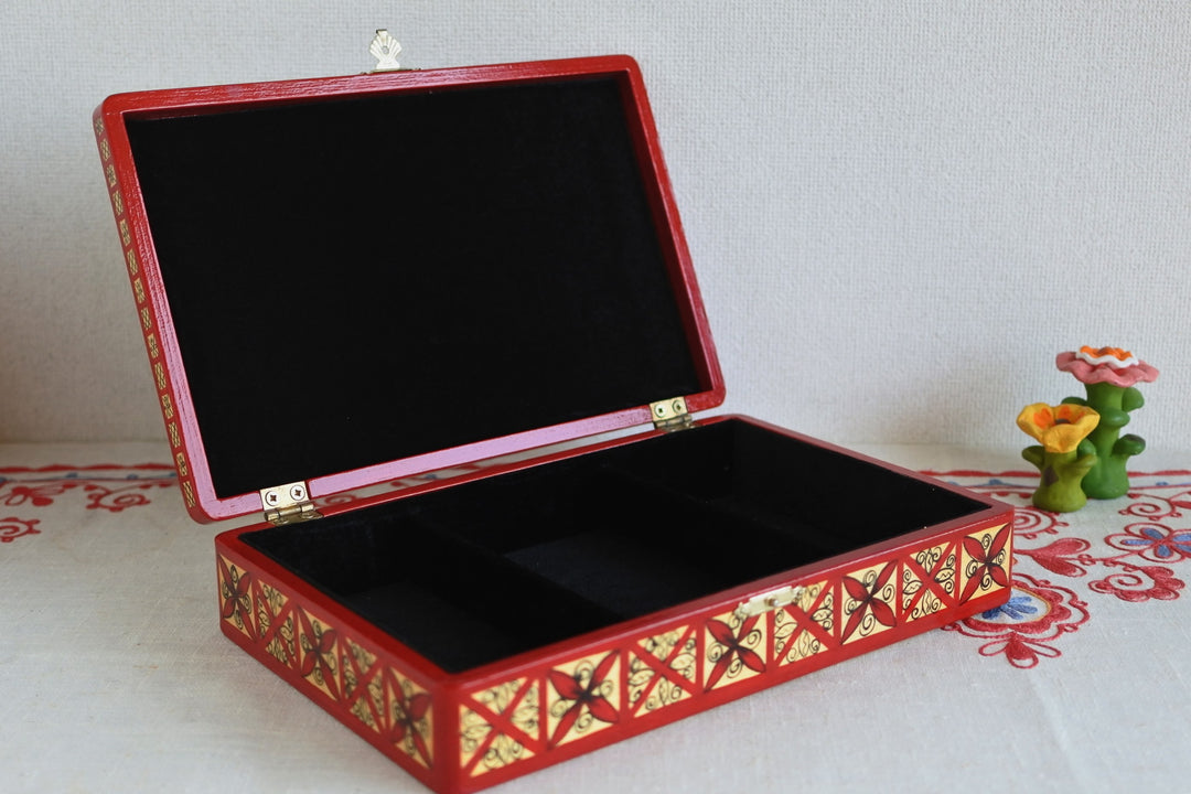 アルハンゲリスクの木箱　メゼン塗　赤い馬