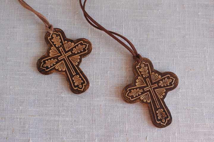 白樺細工ベレスタ　ネックレス  十字架