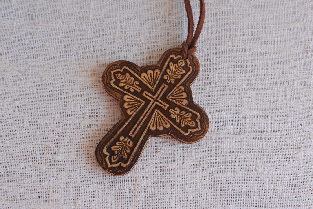 白樺細工ベレスタ　ネックレス  十字架