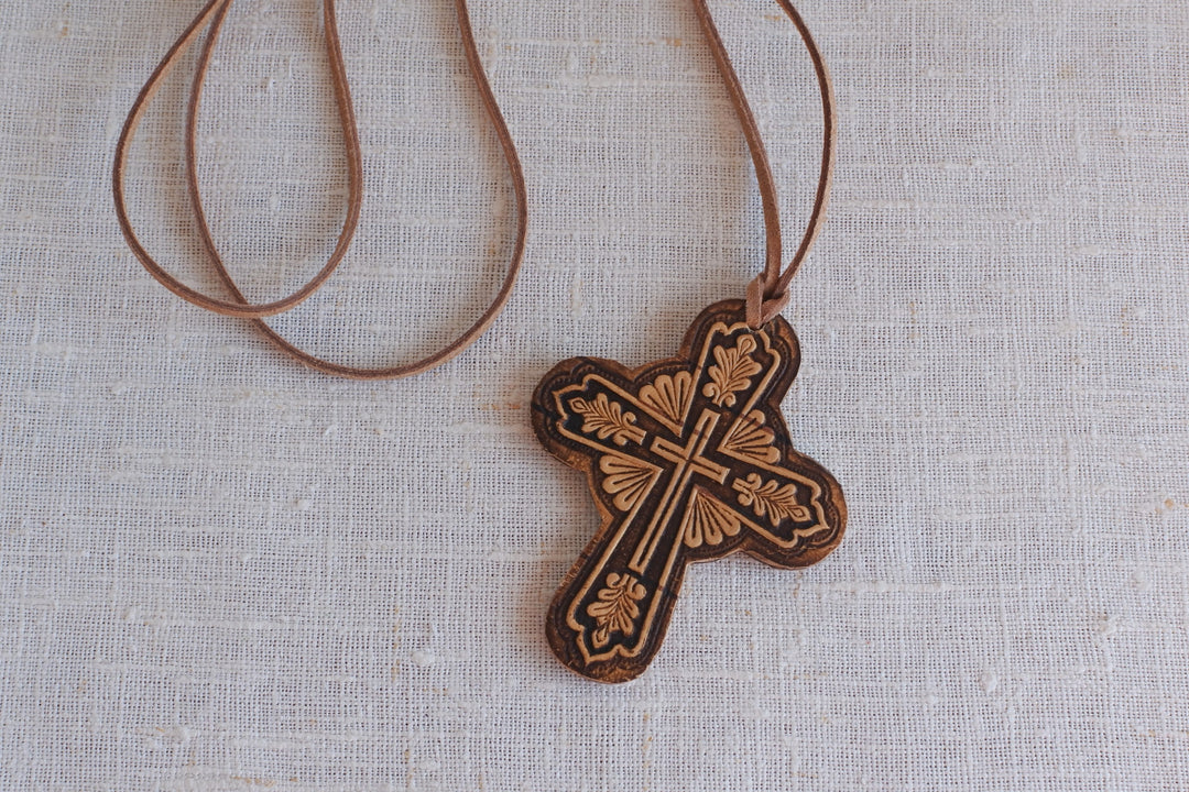 白樺細工ベレスタ　ネックレス  十字架