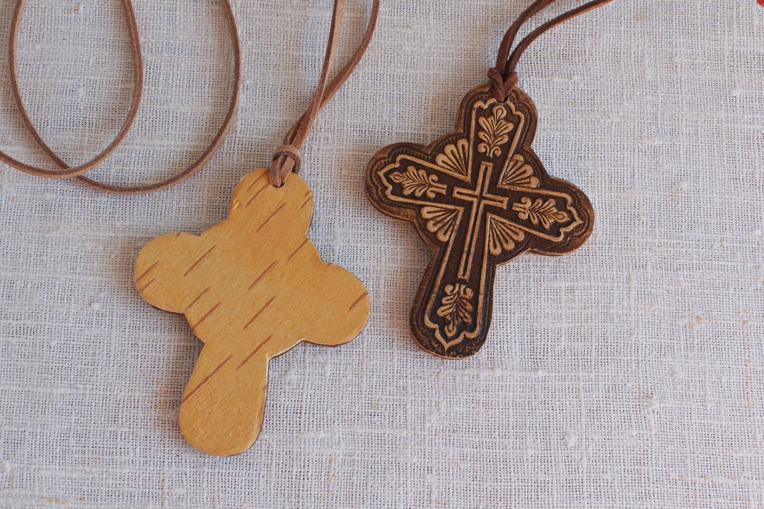 白樺細工ベレスタ　ネックレス  十字架