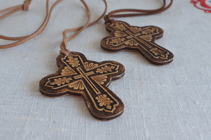 白樺細工ベレスタ　ネックレス  十字架