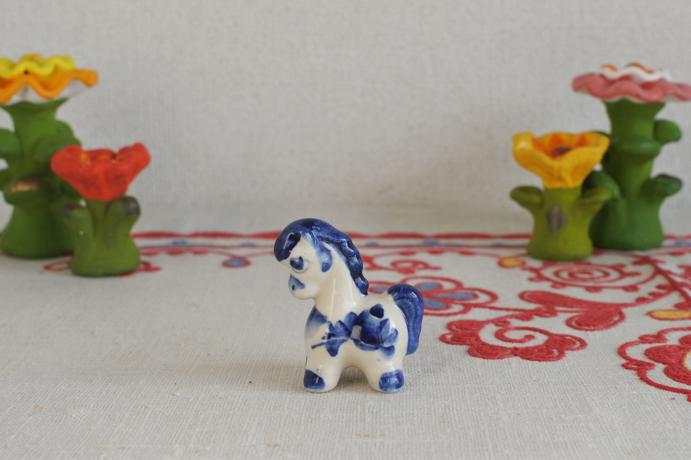 2026年干支午 グジェリ陶器 藍色のコーニ 馬 ロシア雑貨いりえのほとり