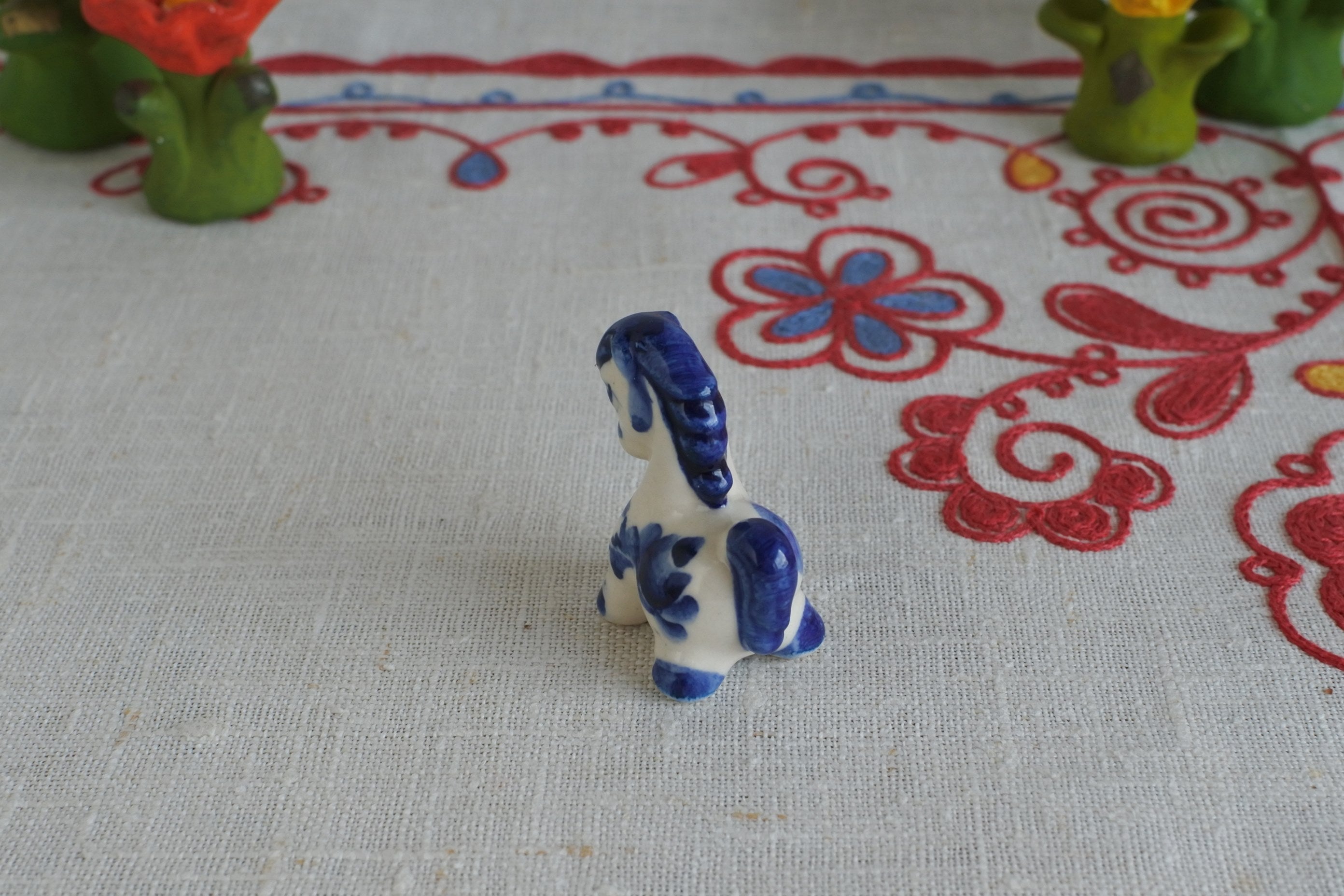 2026年干支午 グジェリ陶器 藍色のコーニ 馬 ロシア雑貨いりえのほとり