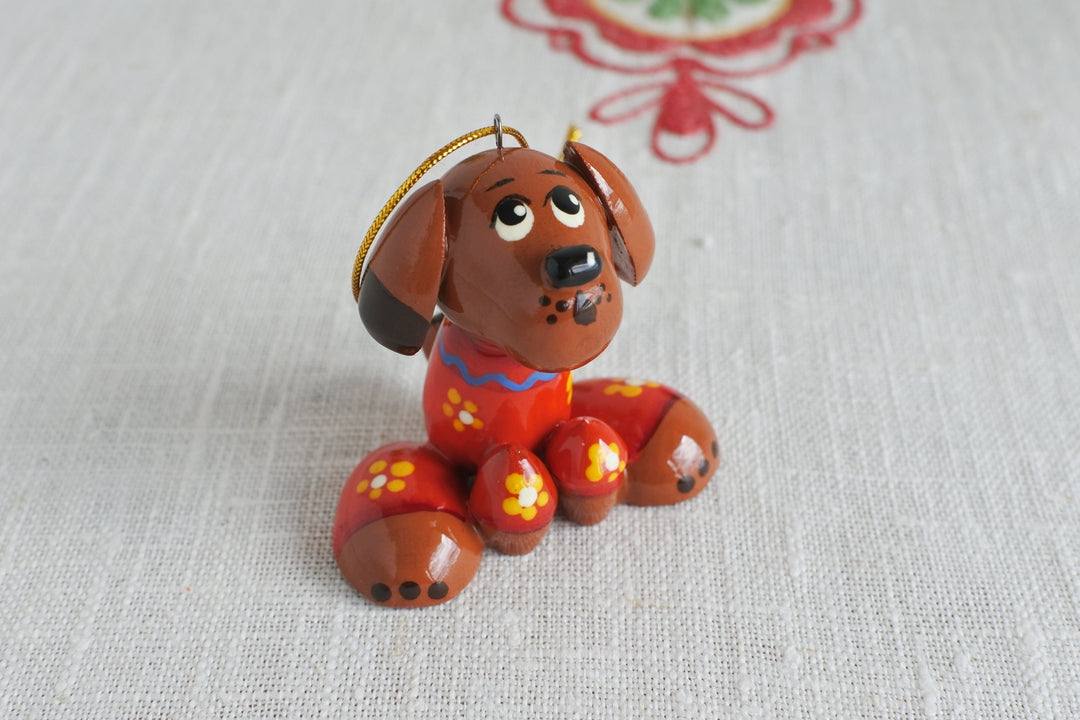 木の人形　犬のペペ　赤いセーター