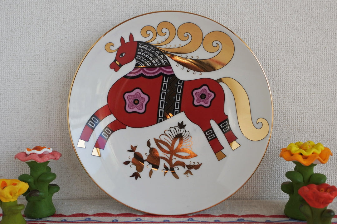 ロモノーソフ陶磁器　赤い馬の飾り皿