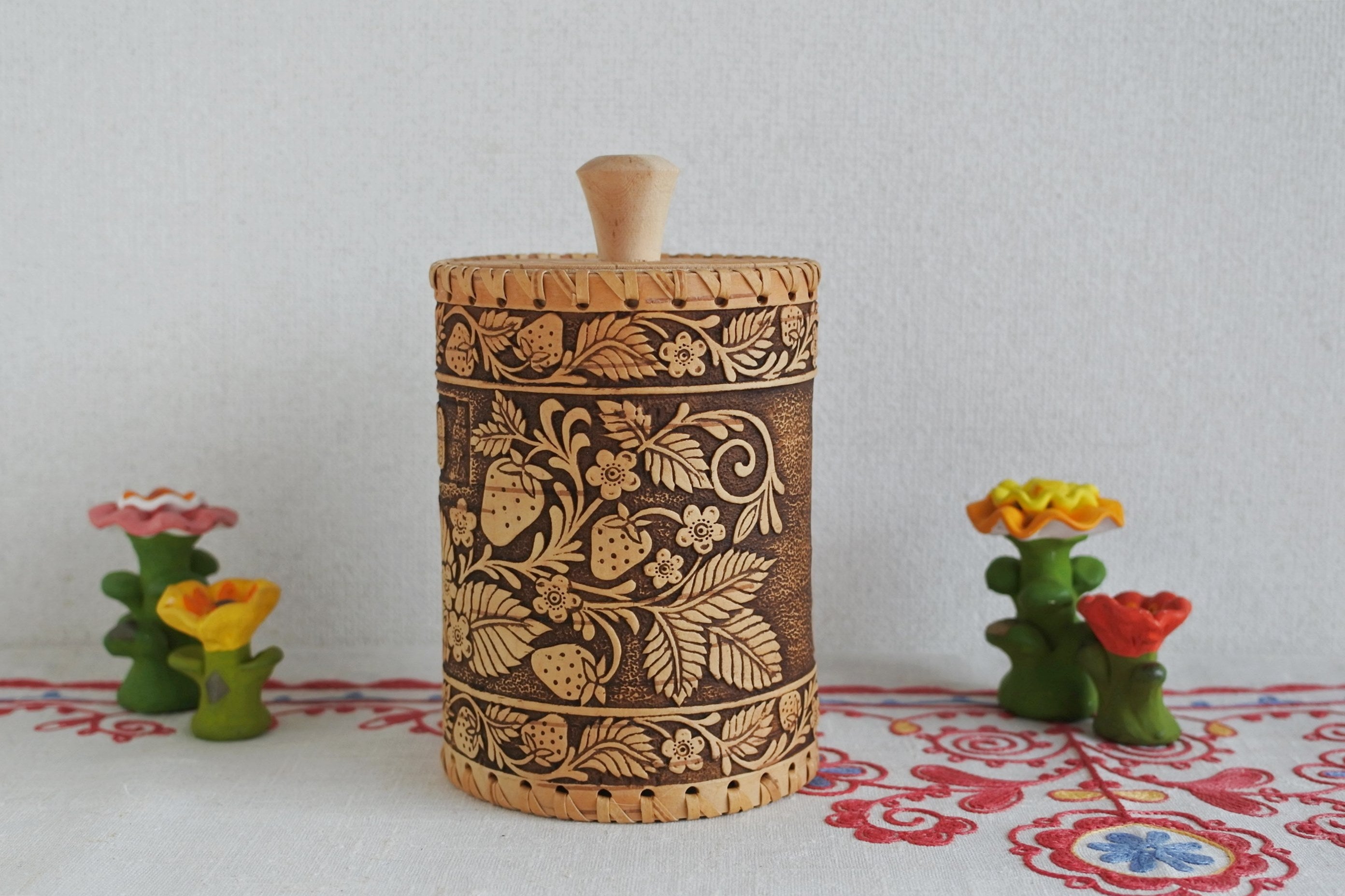 感謝祭20%OFFロシア白樺工芸べレスタ ベリーのリース収納boxマトリョーシカ ロシア雑貨☆白樺工芸 べレスタ ベリーのリース ラウンド収納box