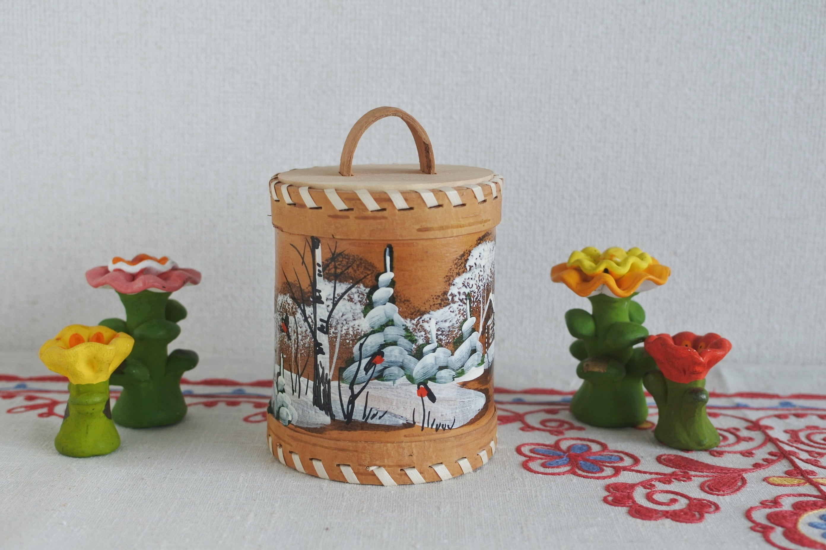 ロシア民芸品　白樺樹皮箱　ベレスタ　 作家サイン 　ロードナイト 白樺細工ベレスタ 初春のロシア 手描きの小箱 雪景色 鳥 スネギリ ウソ