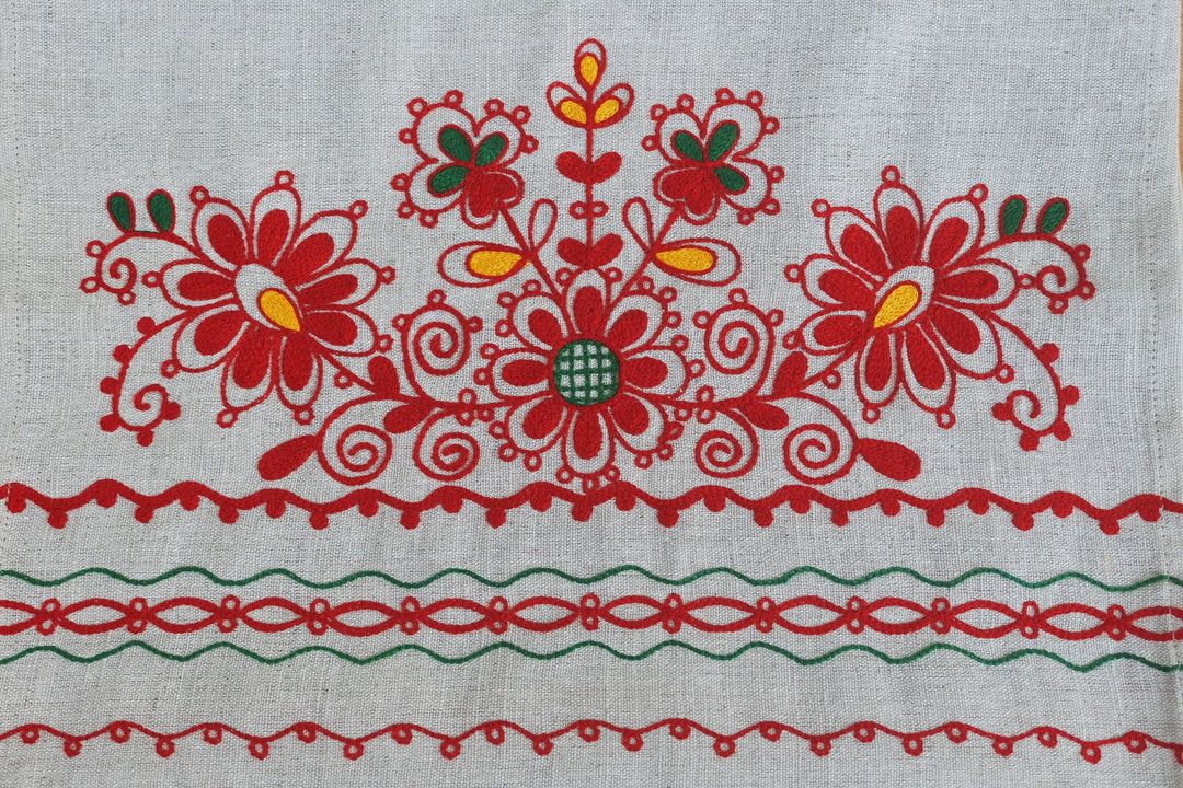 アルハンゲリスクの刺繍　テーブルセンター　アルハンゲリスクの花