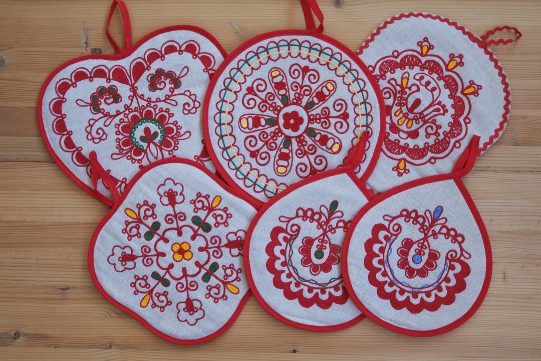 アルハンゲリスクの刺繍　なべ敷　大輪