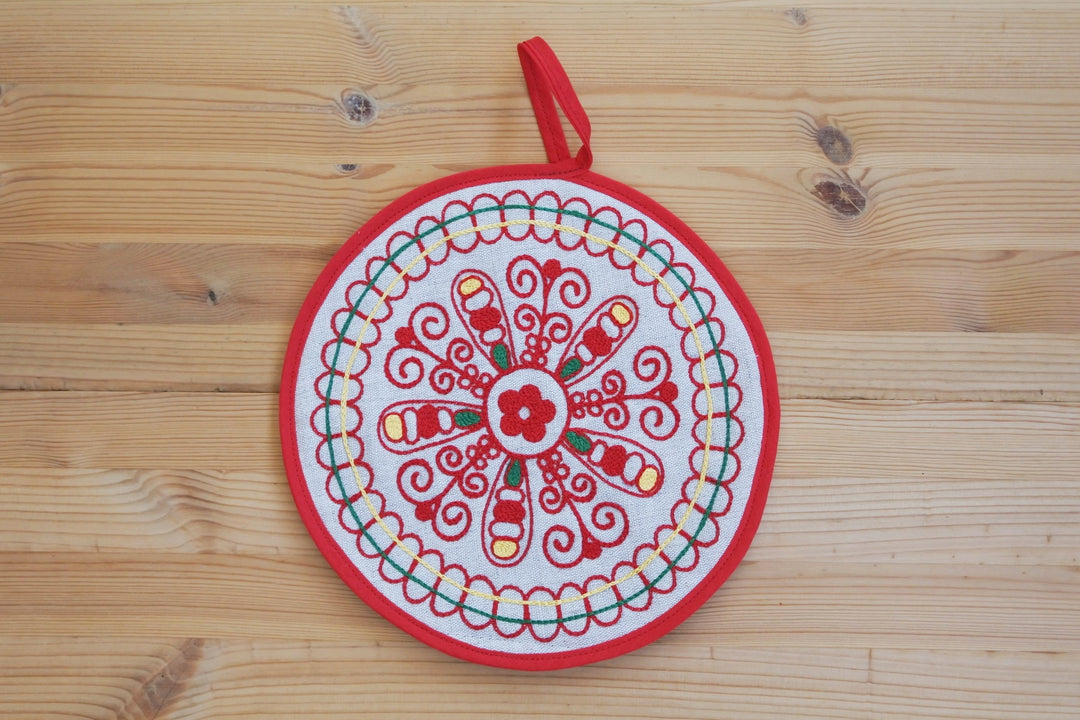 アルハンゲリスクの刺繍　なべ敷　大輪
