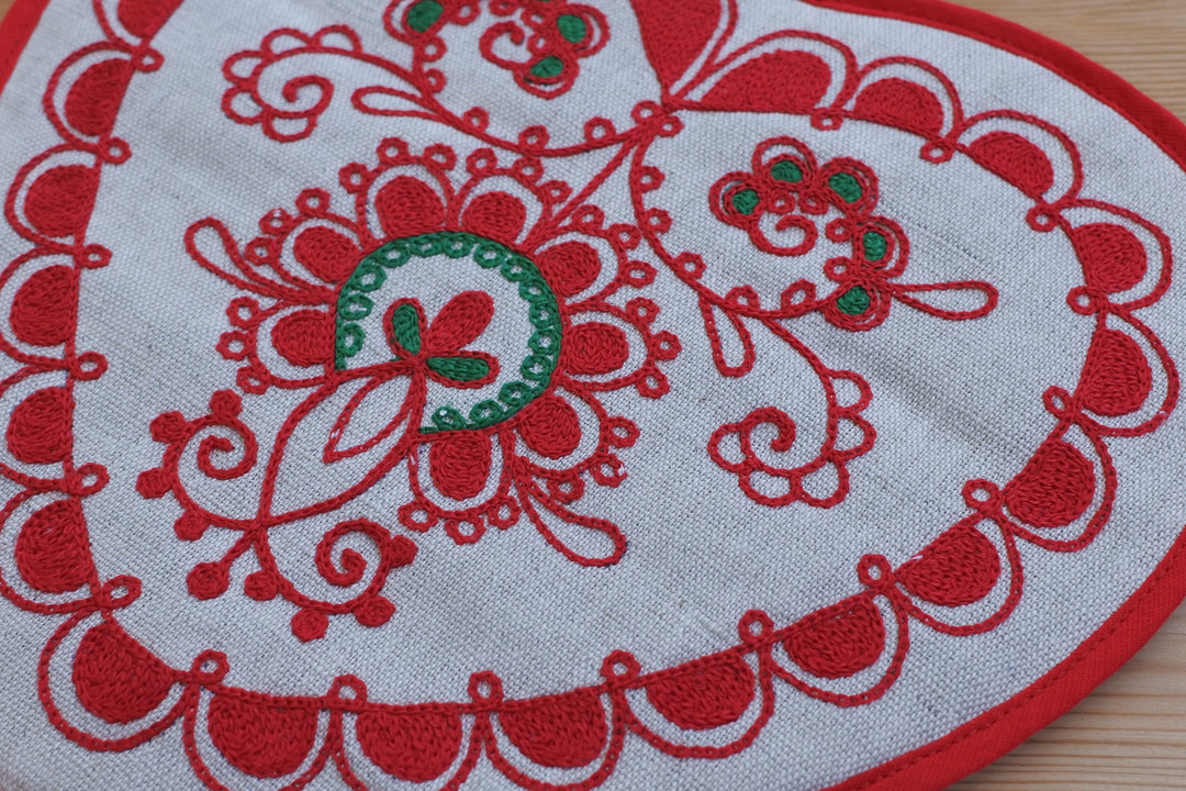 アルハンゲリスクの刺繍なべしき 　ハート　大きいサイズ