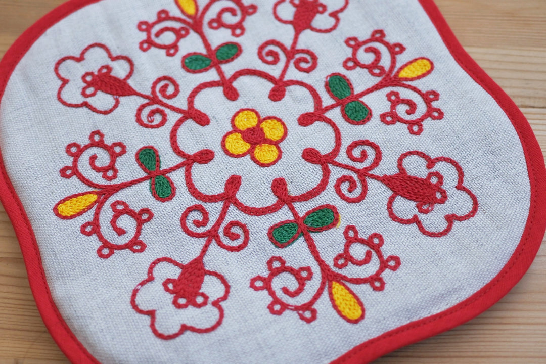 アルハンゲリスクの刺繍　なべ敷　ロシアの花